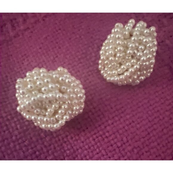 Vintage Jewelry Set Seed Pearl Necklace PLUS Clip Earrings Lightweight Ballet - Picture 7 of 12